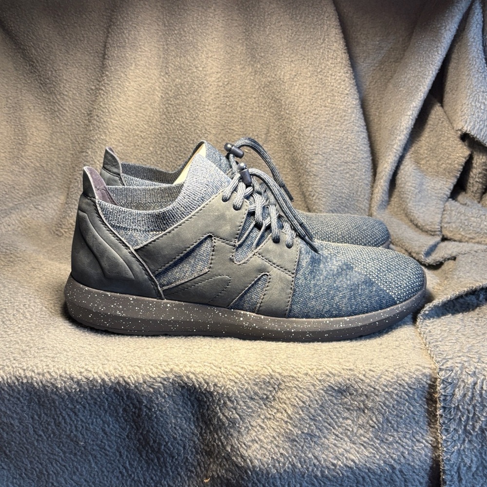 Earth Women's Charcoal Sneakers - Picture 5 of 7